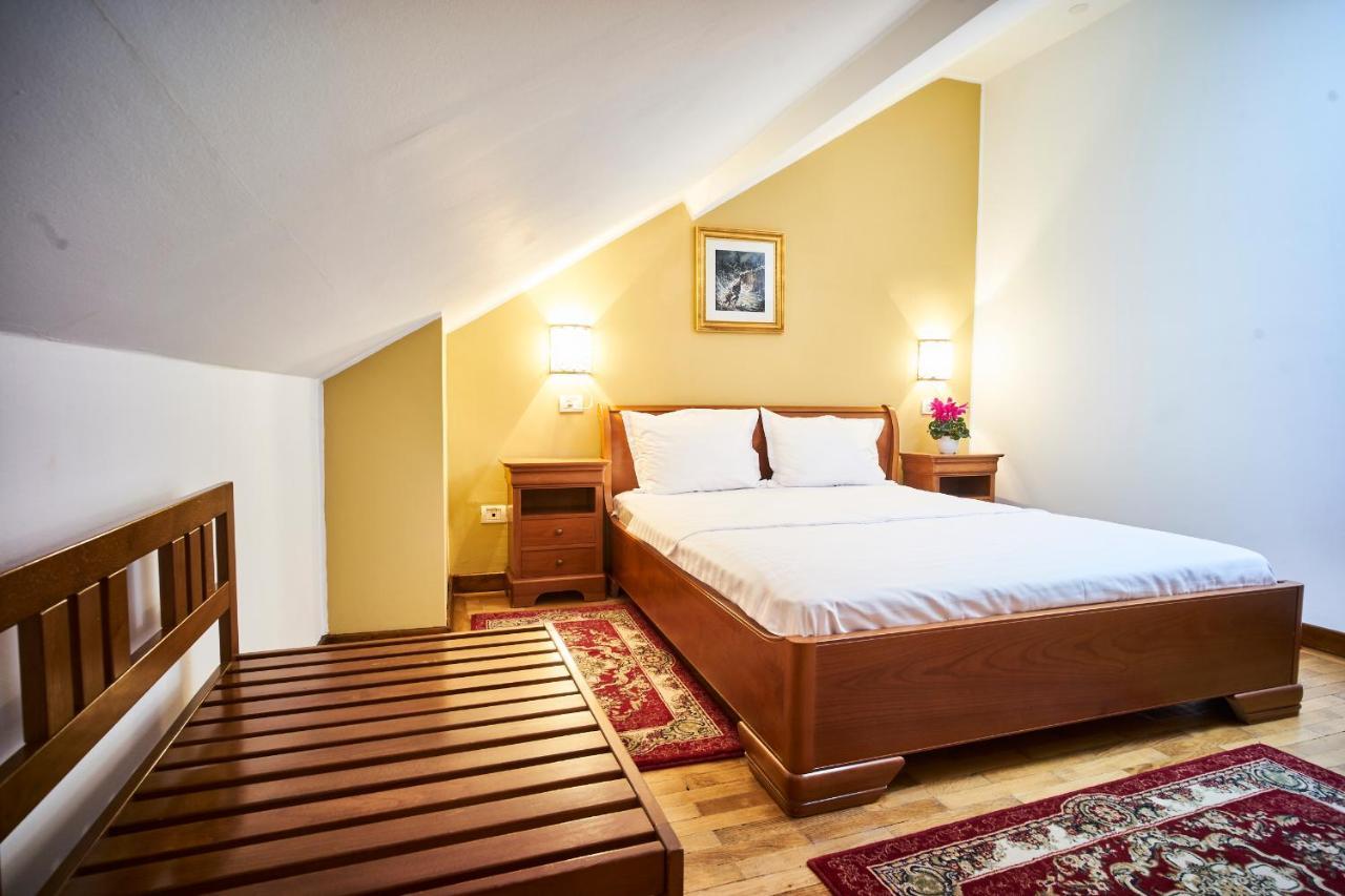 Cozy Attic Room V Bukarest Eksteriør billede